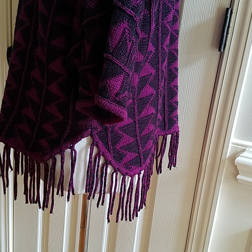 Poncho - Picture 3 of 4